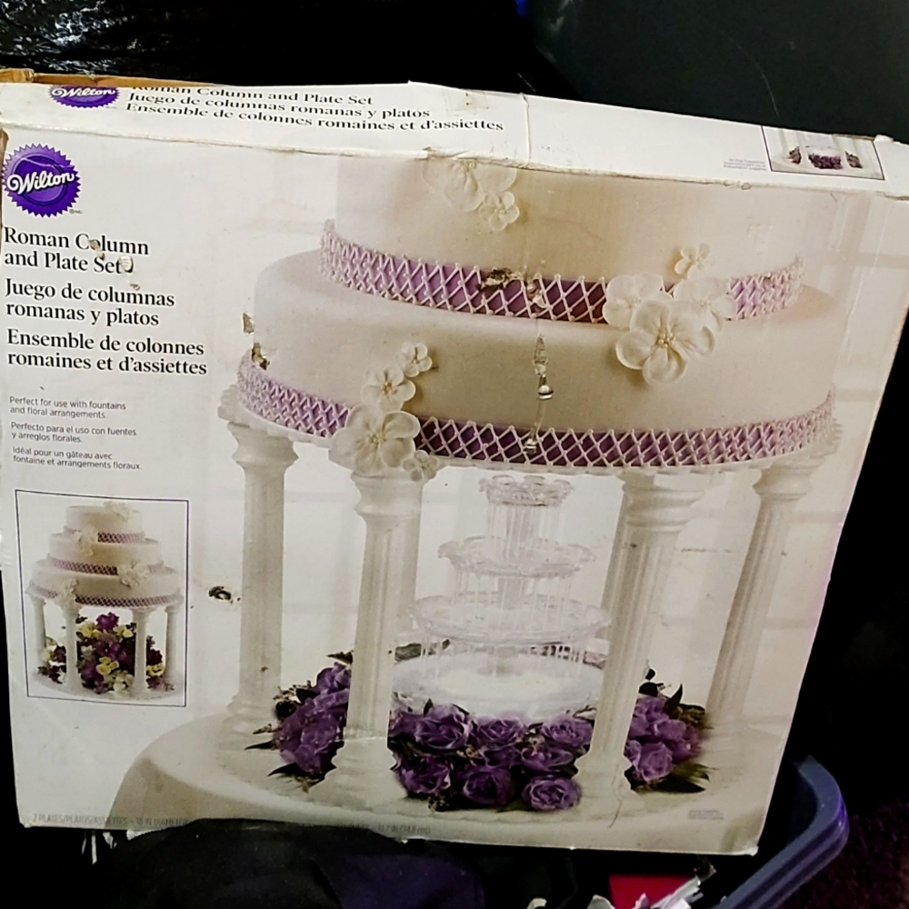Wilton Roman Column Tiered Wedding Cake